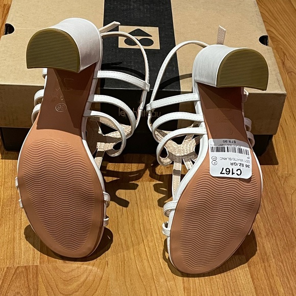 LE CHÂTEAU Open Toe Strappy Sandal - Picture 5 of 7